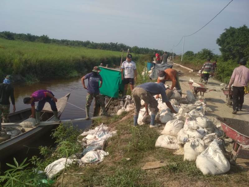 Satgas TMMD Dan Masyarakat Gesa Pekerjaan Jalan Bumi Jaya Sinaboi