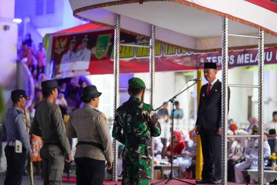 Dirgahayu HUT RI Ke-78, Bupati Rohil Nyalakan Obor Malam Taptu