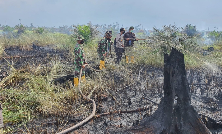 Lahan Terbakar di Putat, Tim Harus Menempuh Perjalanan 60 km Untuk Sampai di Lokasi