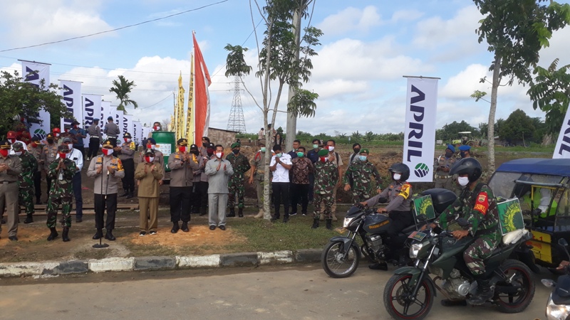 Kapolda Riau Lepas Tim Penyalur Bantuan Sosial Kepada Masyarakat Dampak Covid-19 di Pelalawan