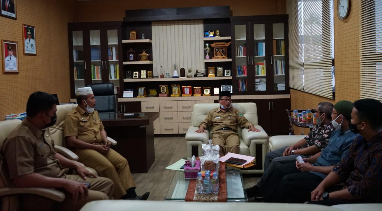 Sekda Siak Terima Kungker Tim Promosi Program Doktor Admin Publik Universitas Riau
