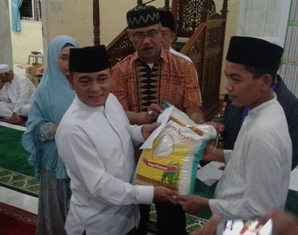 Safari Ramadhan di Desa Tanah Merah, Bupati H.M.Harris Tawarkan Membangun Riau Emas