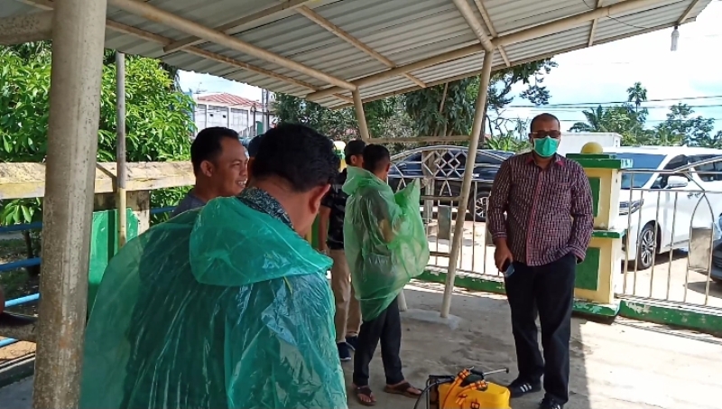 Cegah Penyebaran Covid-19, Garda Bangsa dan Fraksi PKB DPRD Inhu lakukan Penyemprotan Disifektan