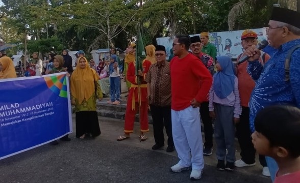 Milad Muhammadiyah ke-113, Bupati Zukri Lepas Peserta Pawai Taaruf