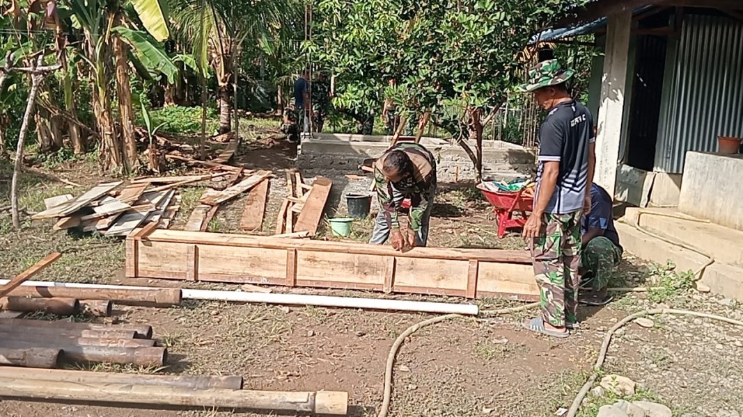 Rakit Mal Tiang Konstruksi MCK Sasaran 1 TMMD ke 129, Progres Pembangunan Terus Meningkat