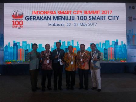 Bupati Pelalawan Tandatangani MoU Gerakan Menuju 100 Smart City di Makasar