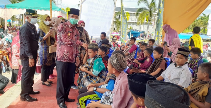 Sunatan Massal Gratis di Sintong, Bupati Sebut Kerja Cerdas GRMB dan PPNI