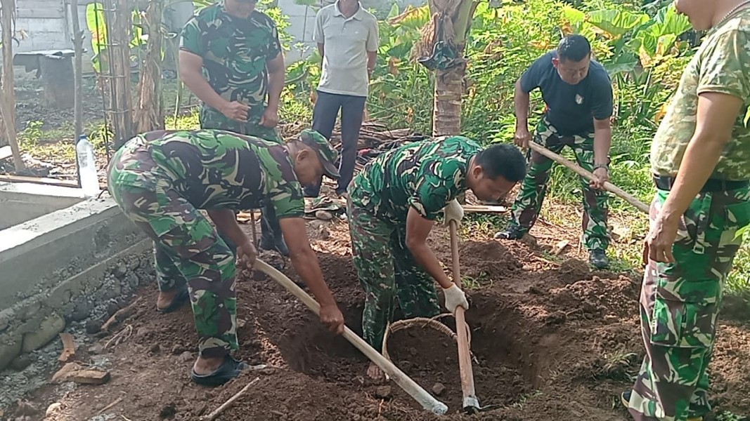 Satgas TMMD Ke-129 Kodim 0102/Pidie Kebut Penggalian Septic Tank MCK di Dayah Komplek Babul Ula Al-Munawarah