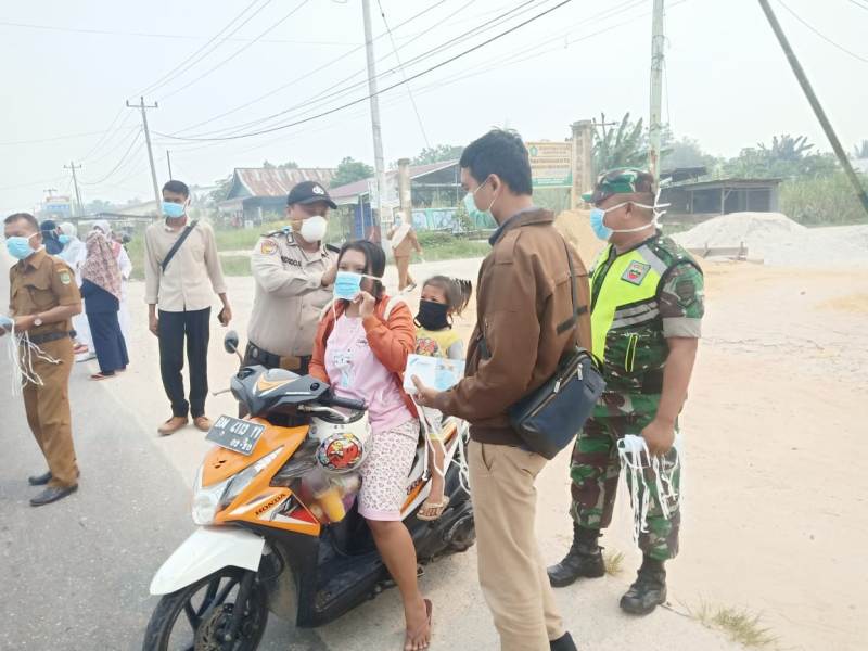 Bagikan Masker, Upika Tualang Juga Siapkan Posko Penanggulangan Bencana Asap