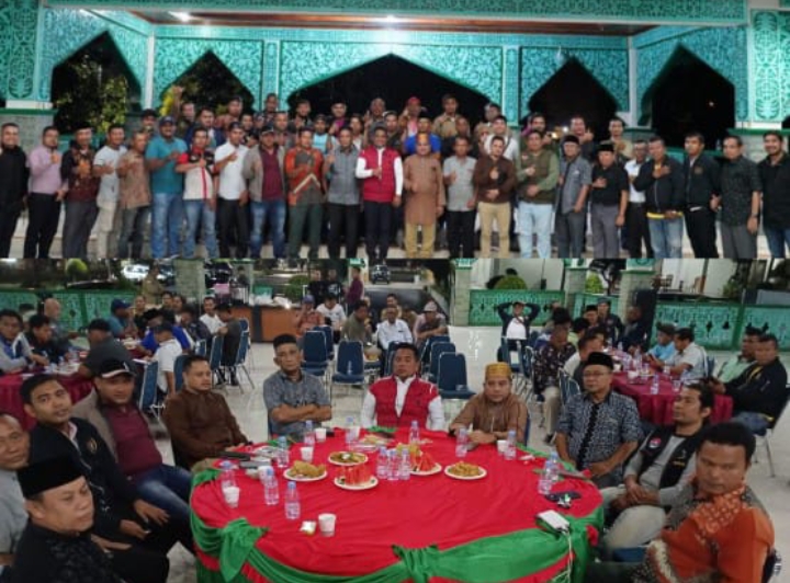 Tingkatkan Silaturahmi, Bupati Zukri-Nasaruddin Ngopi Santai Bersama Puluhan Wartawan