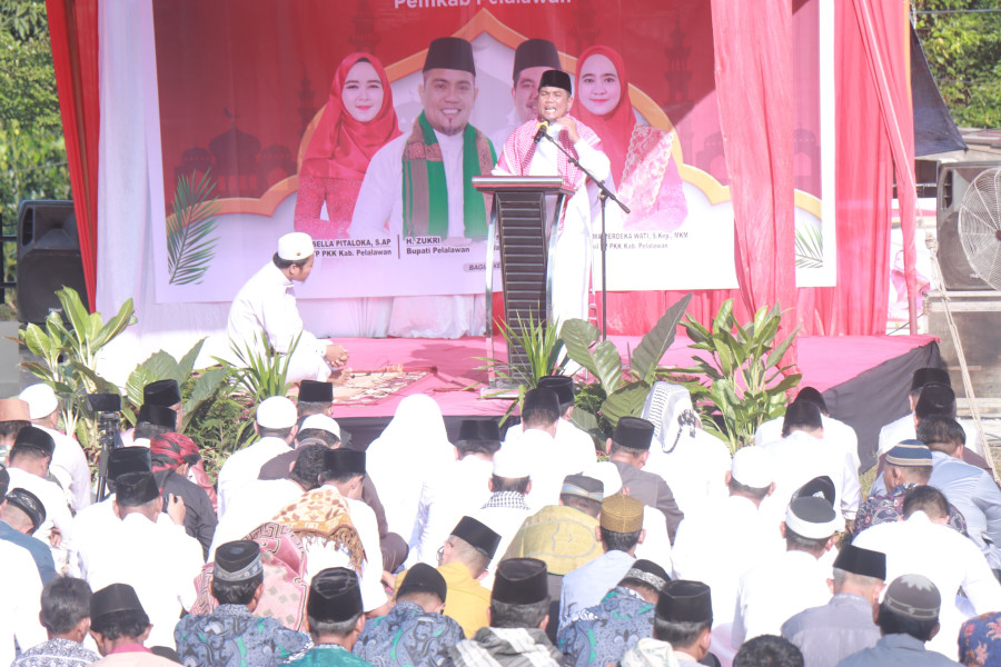 Idul Adha di Pangkalan Kuras, Bupati Zukri Ajak Masyarakat Untuk Saling Peduli Antar Sesama