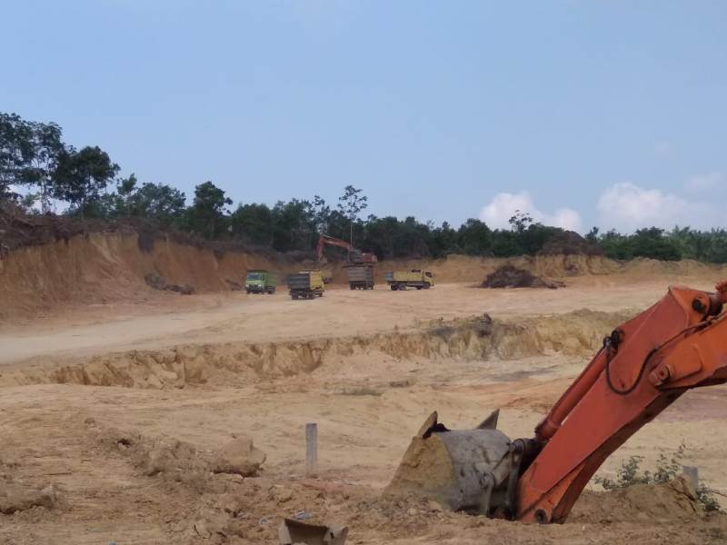 Diduga Galian C Ilegal Beroperasi Ditepi Jalan Pemda Tualang