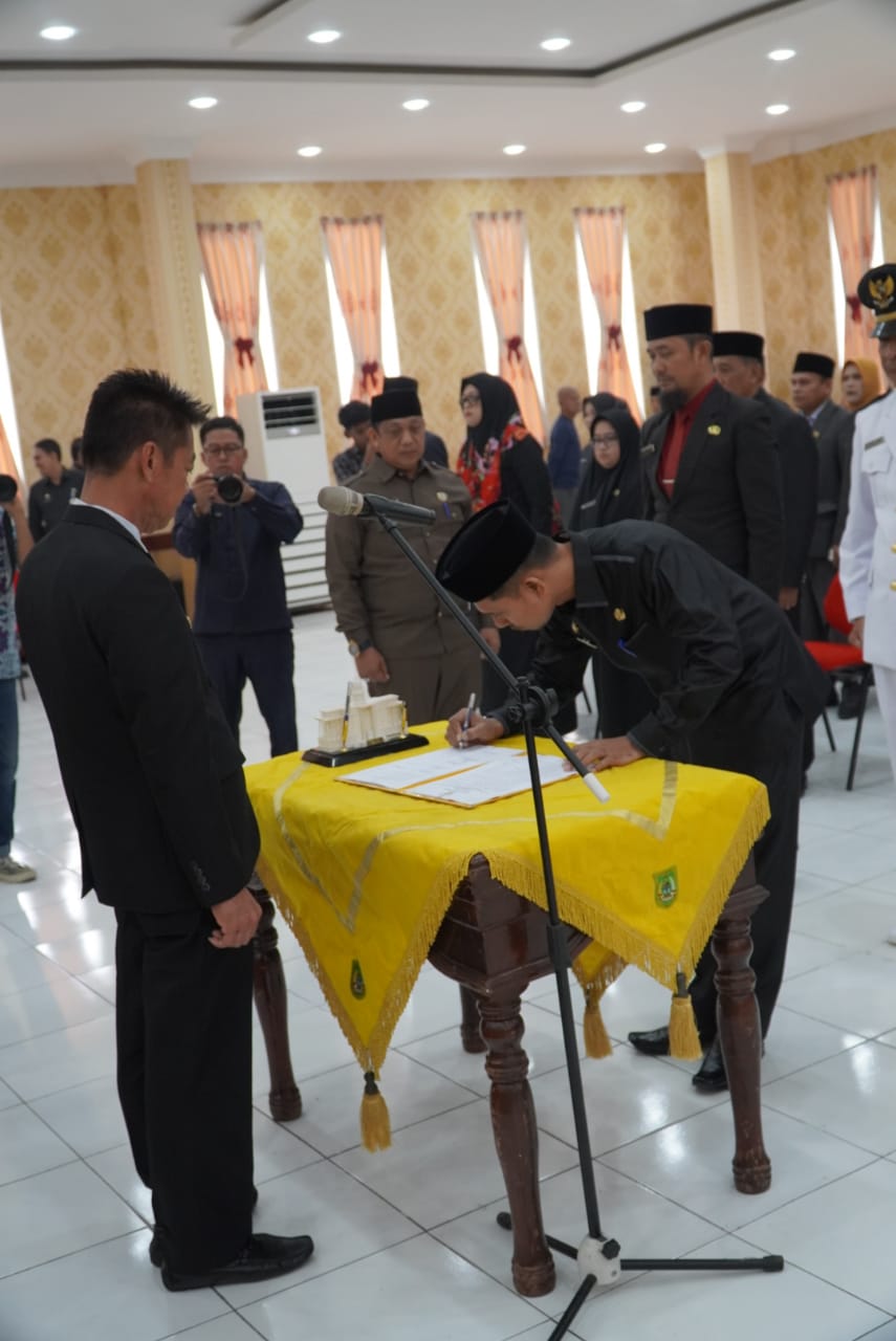 Bupati Rohil Lantik Pejabat Administrasi dan Fungsional