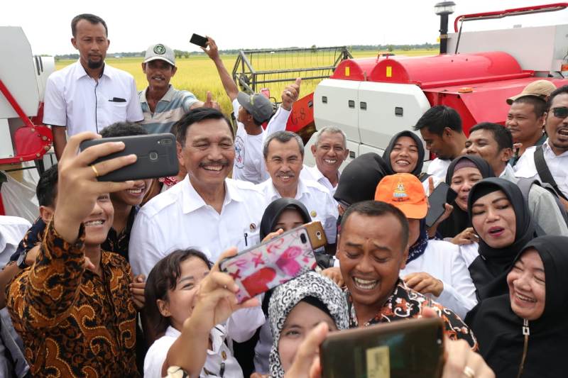 Menteri Luhut Kagum Akan Kebersihan Kota Siak Dan Tanahnya Yang Subur