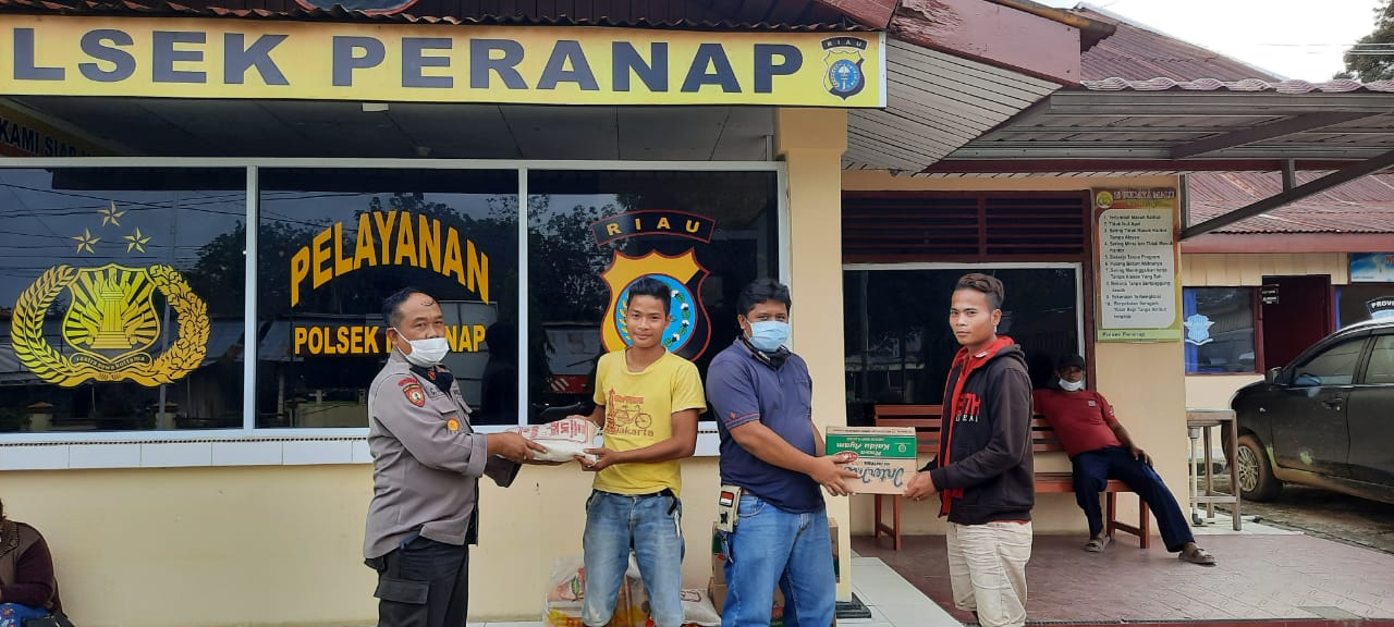Polres Inhu Serahkan Bantuan ke Buruh PT SRK, Yang Sedang Mogok Kerja Tuntut Pembayaran Upah