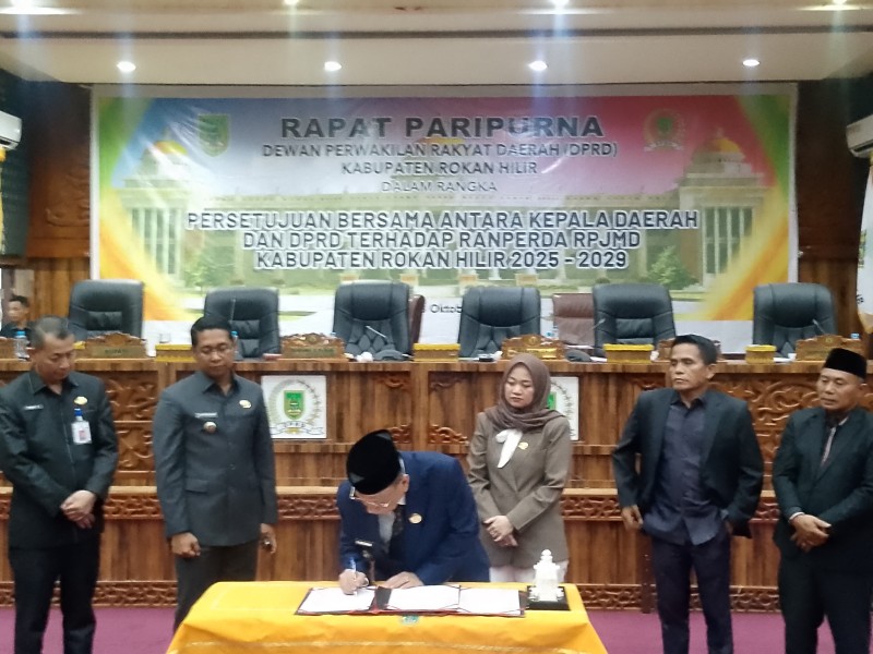 DPRD Rohil Dan Bupati Rohil Sepakat RPJMD 2025-2029 Menjadi Perda