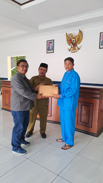 Antarkan Lamaran Kerja Ke PT IKPP, Arizal Berharap Semua Warga Pinang Sebatang Diterima Kerja