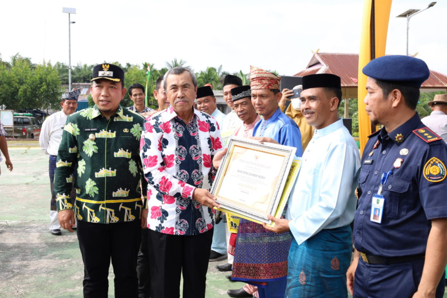 122 Kampung Siak Terima BKK Dari Gubernur Riau