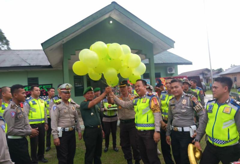 HUT TNI ke 74, Polres Pelalawan Berikan Surprise Buat Koramil 09/LGM
