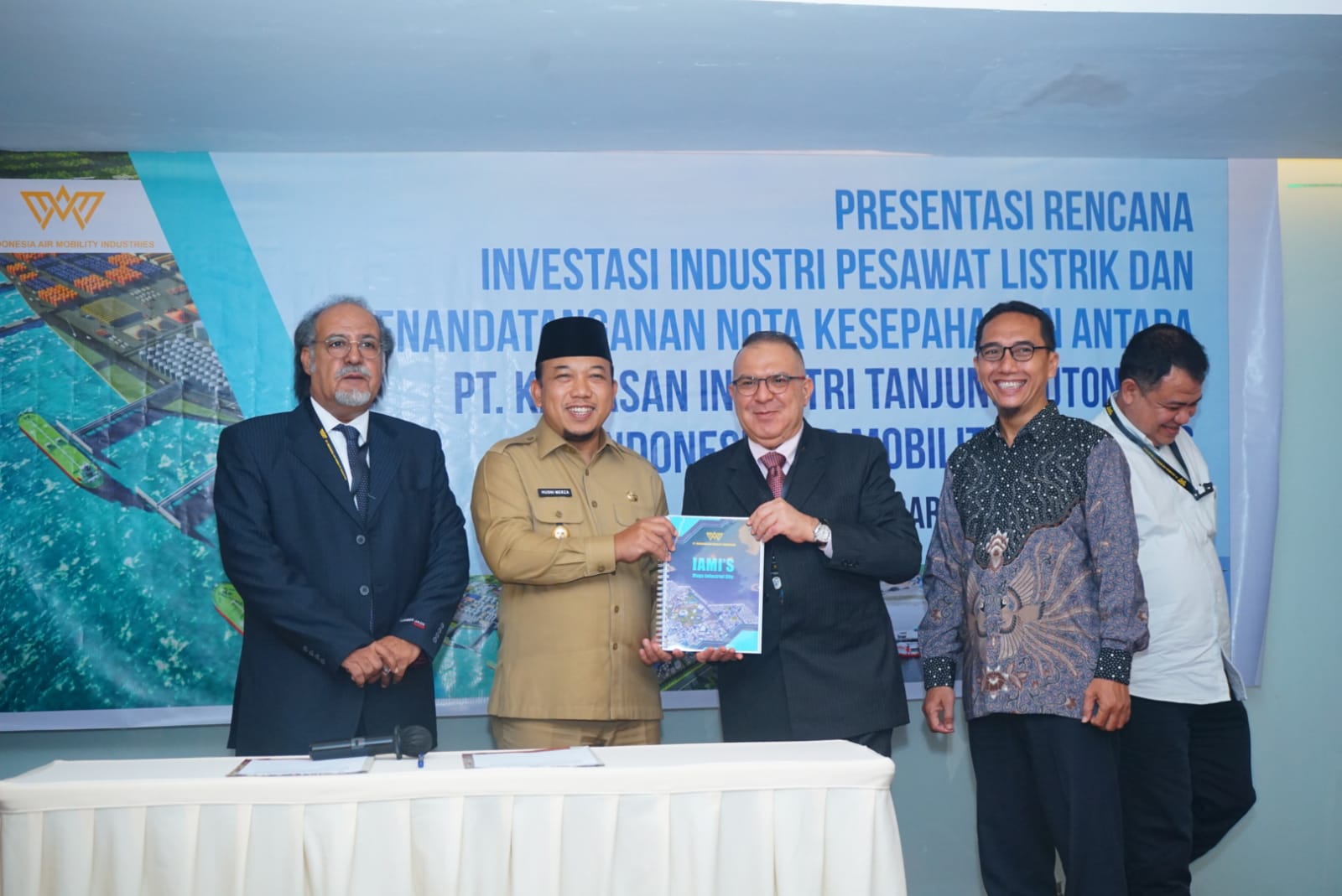 Produsen Kendaraan Udara Elektrik Indonesia Tertarik Investasi di Kawasan Industri Tanjung Buton