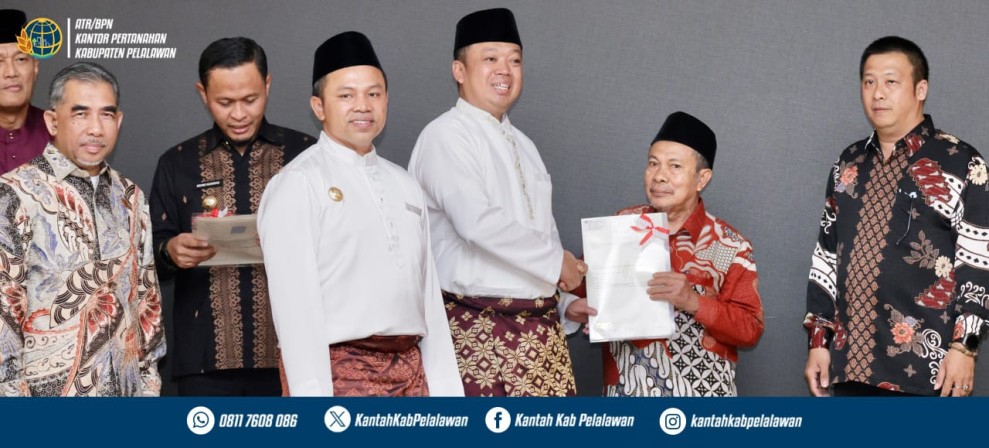Penyerahan Sertipikat Tanah Aset, Wakaf dan Rumah Ibadah Oleh Menteri ATR/BPN di Provinsi Riau