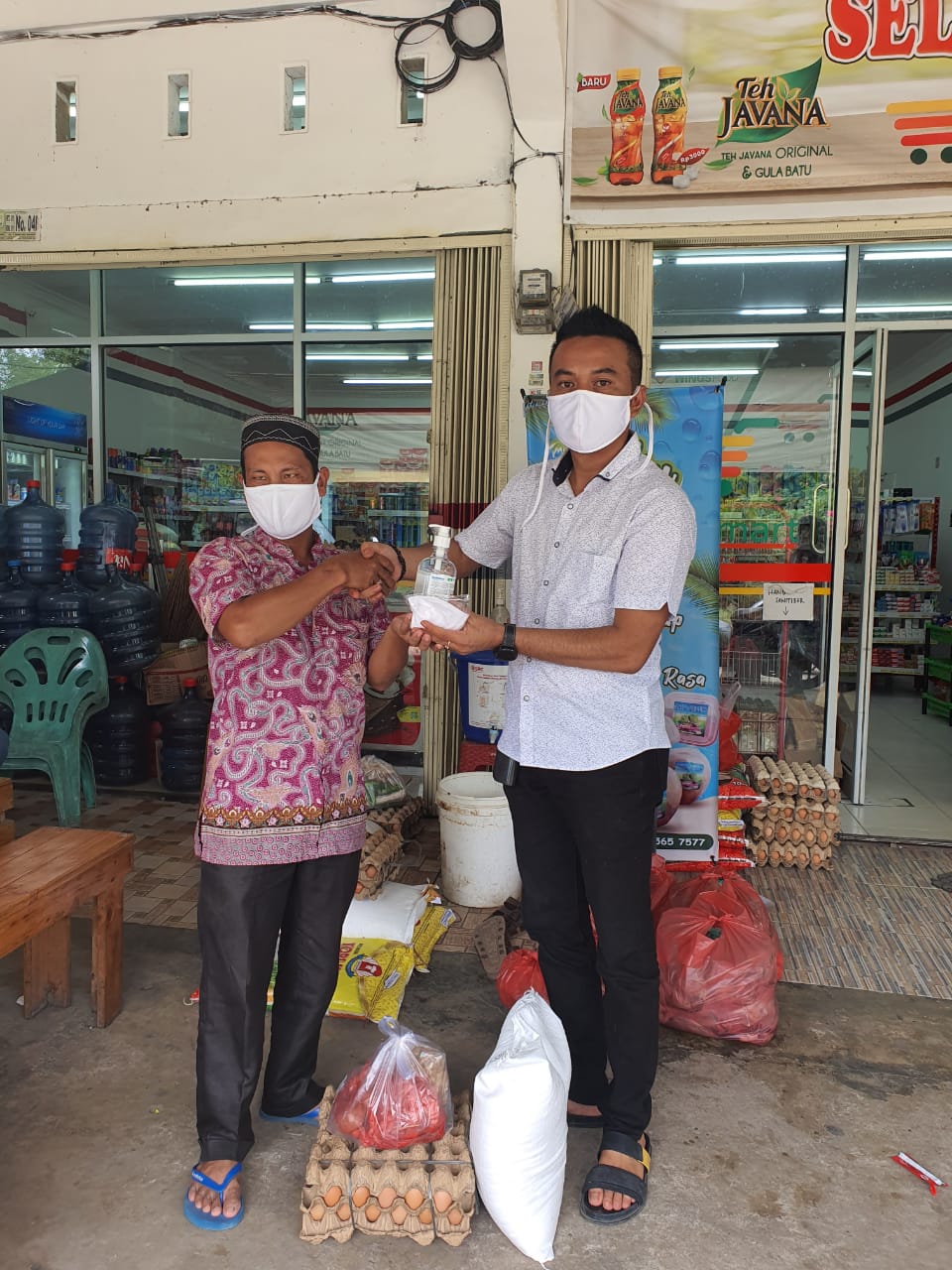 Peduli Penyebaran Covid-19, Ledimart Bagikan Masker Dan Hand sanitizer ke Masyarakat