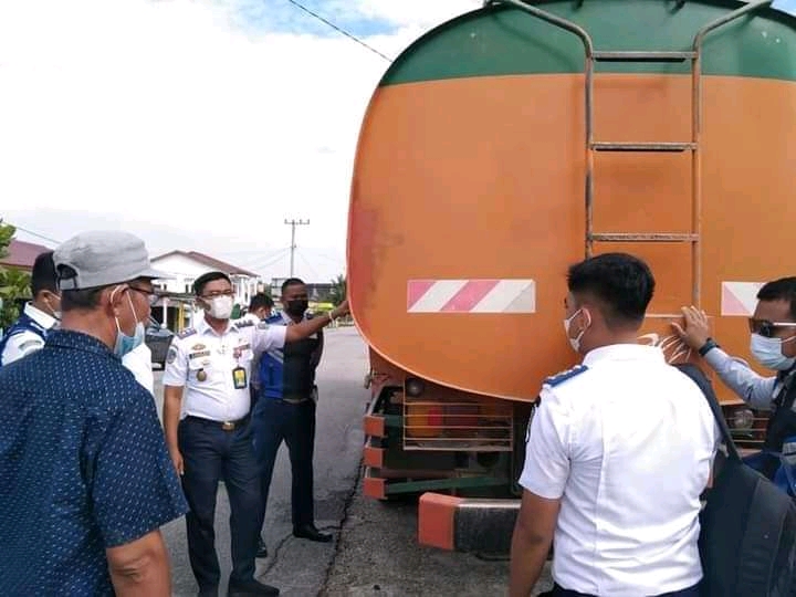 Satu Truck Bermuatan CPO Dikandangkan,  Junaidi: Tunggu Dia Ngurus Surat-surat Baru Dikeluarkan