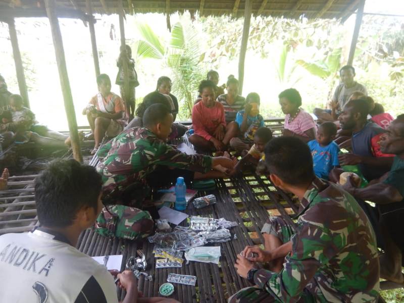 Cegah Filariasis di Pedalaman Papua, Satgas Yonif 509 Bagikan Obat dan Vaksin