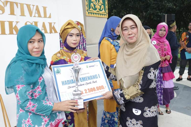 Motif Asam Gelubi Berhasil Menjadi Juara 1 Festival Batik Siak