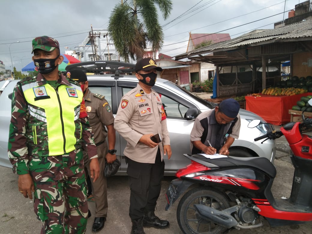 Tegakan Prokes, Sertu Abdon Pardosi Jaring Masyarakat Tidak Pakai Masker Sampai ke Jalan Ar Hakim