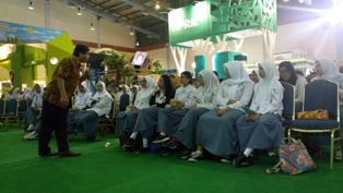 Indogreen 2016, APRIL Group Gelar Diskusi Interaktif Dengan Para Pelajar