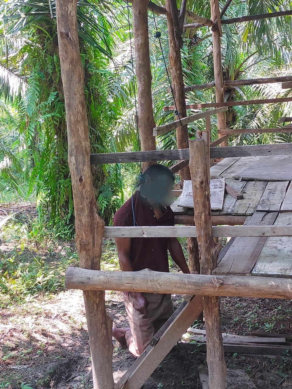 Usai Sabit Istrinya, Pelaku Gantung Diri