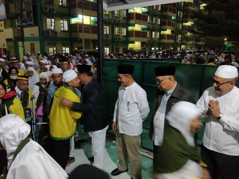 Kloter 8 Jemaah Haji Rokan Hilir Tiba di Tanah Air, Satu Jemaah Ditunda Kepulangannya Karena Sakit