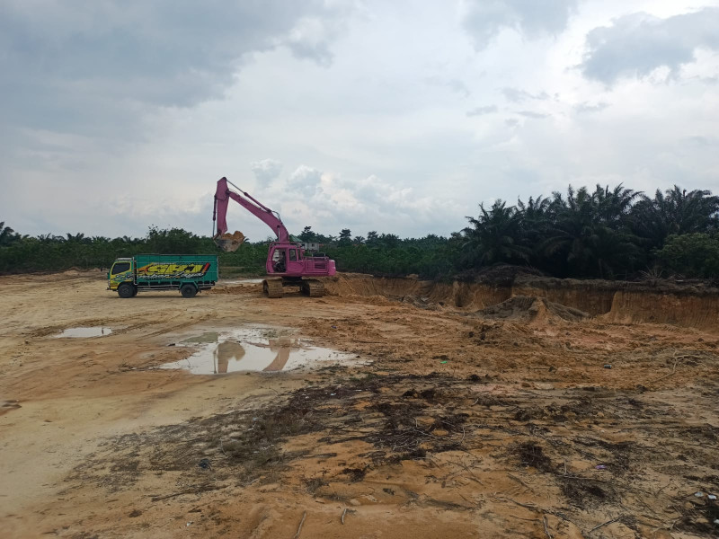 Dekat Dengan Mapolres Siak, Galian C Ilegal Marak di Dayun