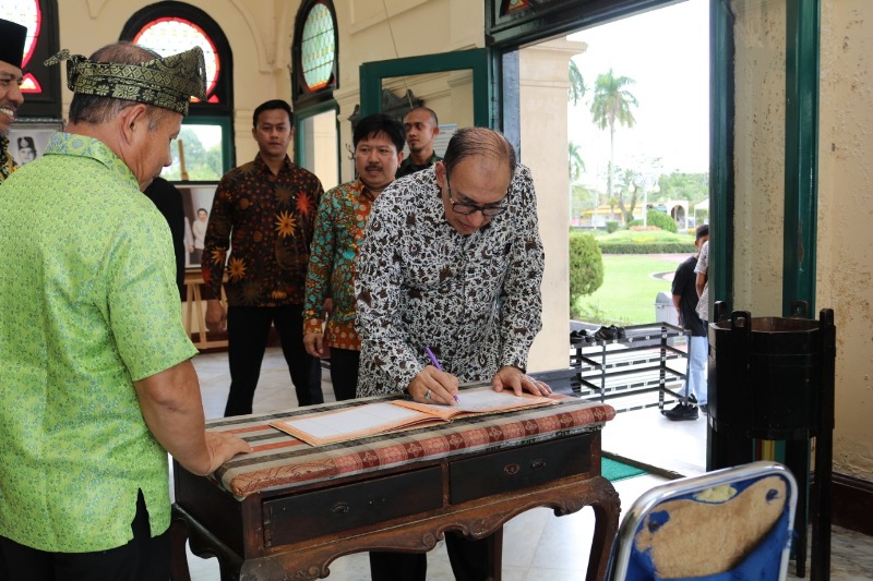 Alwi Shihab Bantu Syamsuar Tawarkan Peluang Investasi Pariwisata Dan Industri di Timur Tengah