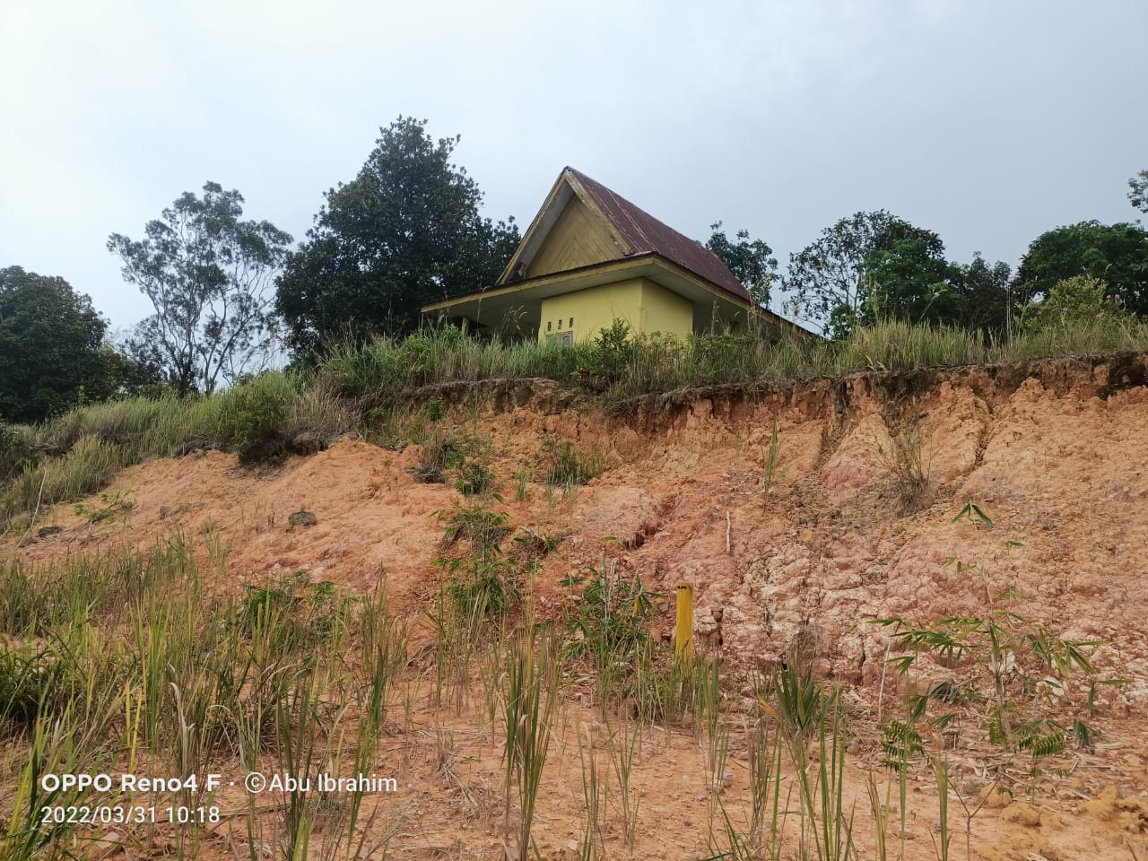 Gara-gara Penggalian Pipa Gas, TPU Pinang Sebatang Nyaris Longsor