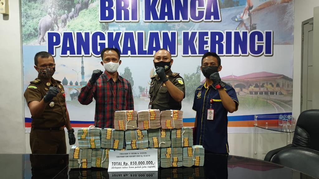 Tim Eksekutor Seksi Pidsus Kejari Pelalawan Laksanakan Eksekusi Uang Penganti Kasus Bhakti Praja