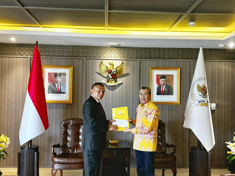 Sah!!, H Syamsuar Terima Mandat Resmi dari DPP Golkar Maju Pilkada Gubernur Riau
