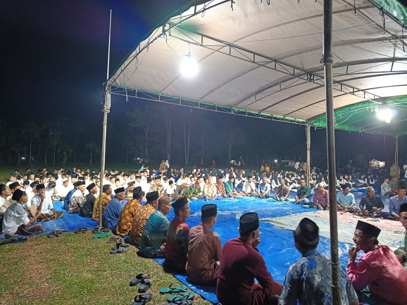 Kenang Perjuangan Pahlawan Transmigrasi Dusun Jatimulya, Masyarakat Taja Doa Bersama di Lapangan Sepak Bola