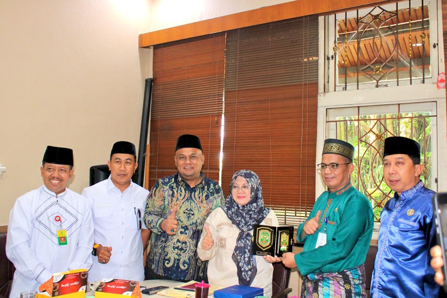 Temui DLHK Riau, Bupati Afni Bahas  Konflik Lahan dan Pembangunan Kampung