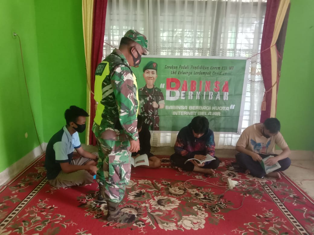 4 Siswa Maredan Ikuti Belajar Daring,  Sertu Uuk Sudarijanto Berharap Siswa Tetap Eksis