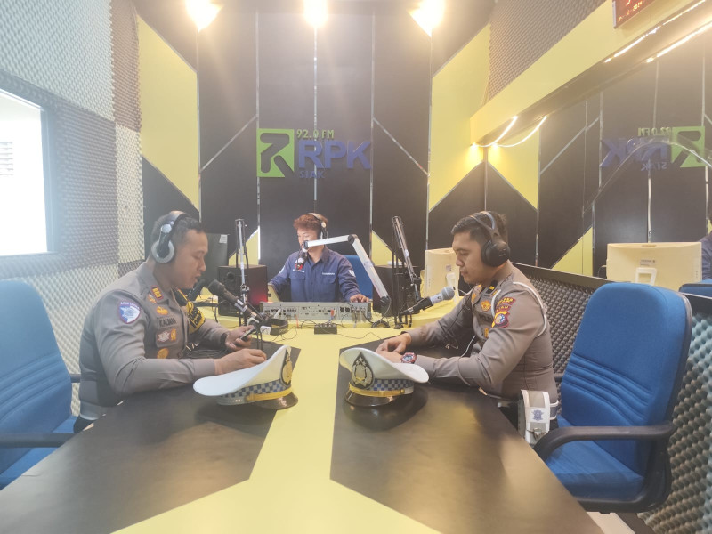 Sat Lantas Polres Siak Beri Imbauan Kamseltibcar Lantas Melalui Saluran Radio, Pengendara Diminta Begini