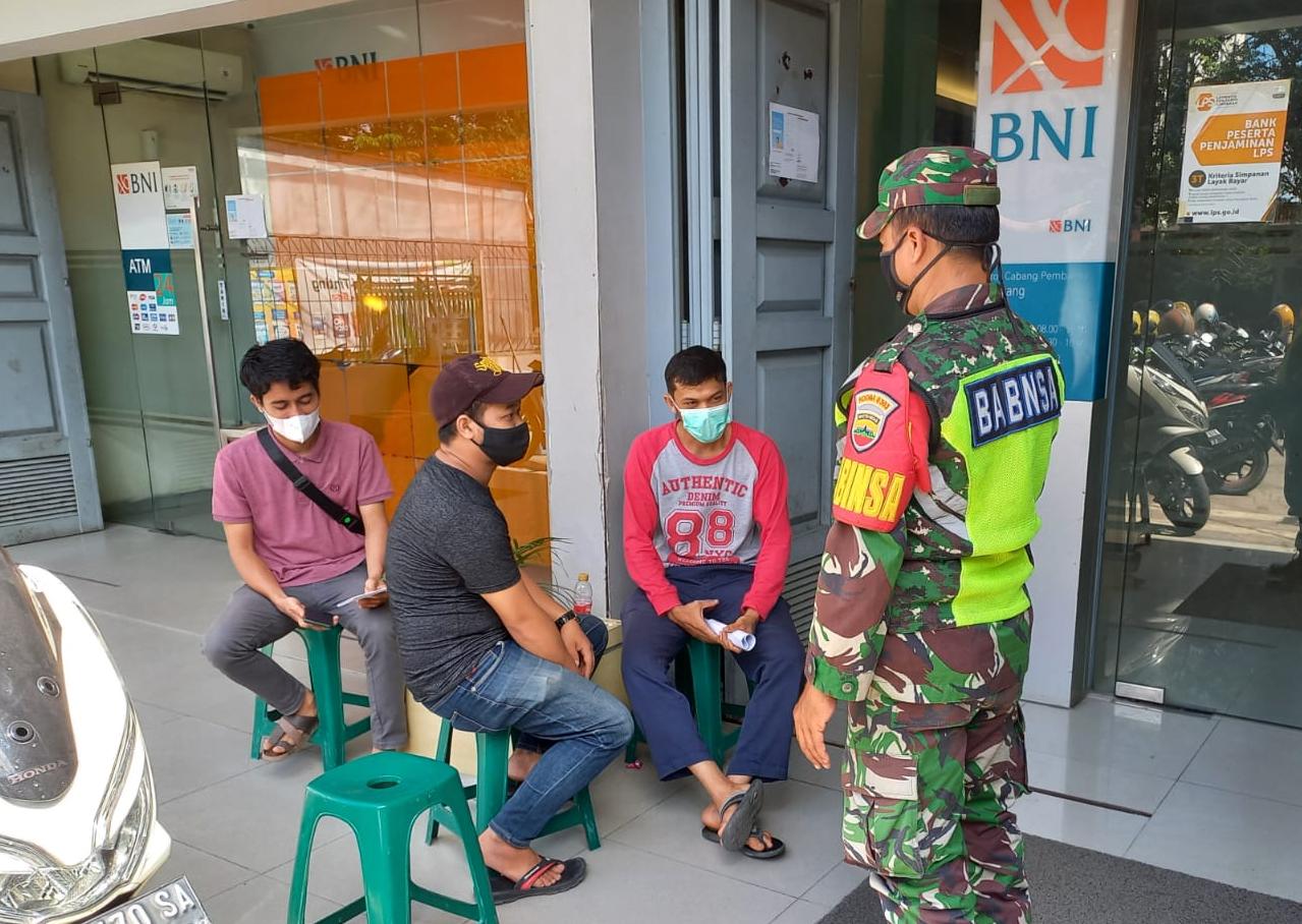 Sisir 3 Lokasi, Sertu Afrisal Sampaikan Wajib Gunakan Masker