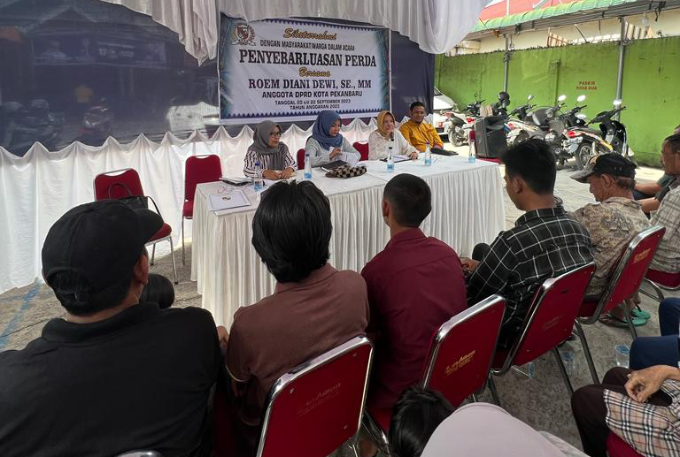 Anggota DPRD Kota Pekanbaru Roem Diani Dewi Laksanakan Sosialisasi Perda di Sukajadi