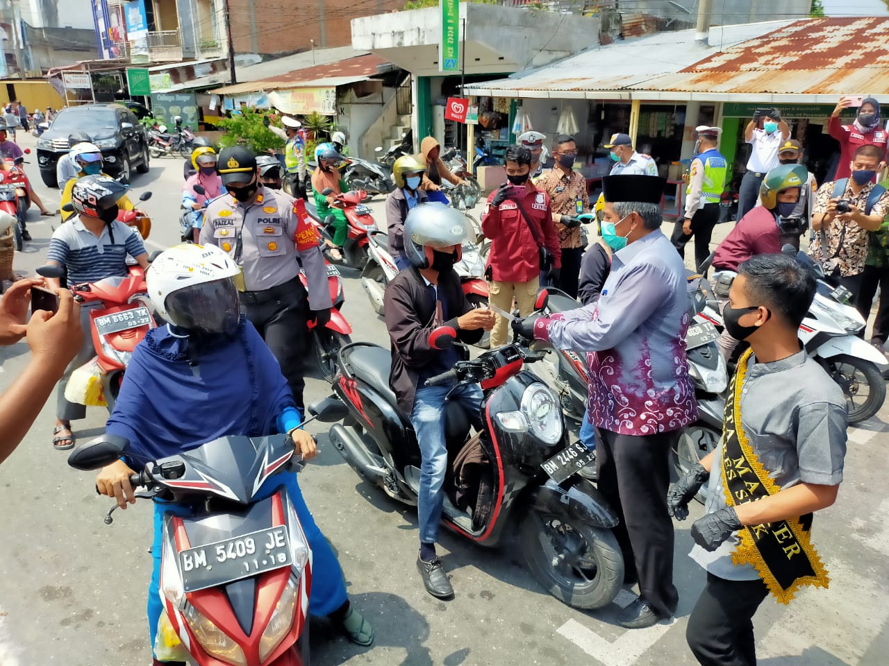 Mantapkan Kawasan Wajib Helm dan Masker di Kecamatan Tualang, Alfedri Apresiasi Upaya Polres Siak