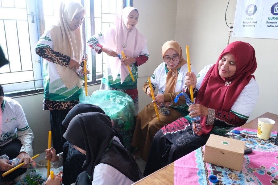 Dari Dapur Rumah Tangga, EMP Bentu Dorong Budaya Kelola Sampah di Kelurahan Langgam