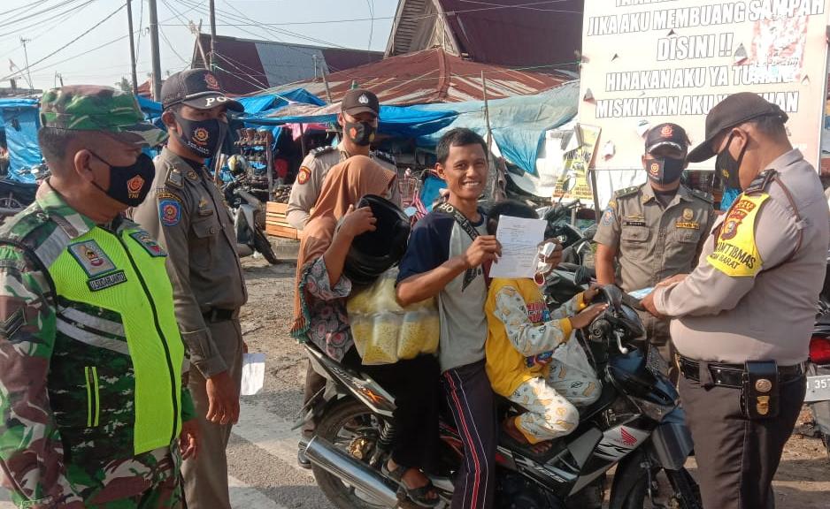 Operasi Yustisi Masa PPKM, Sertu Uuk Sudarijanto Jaring 2 Warga Tidak Gunakan Masker