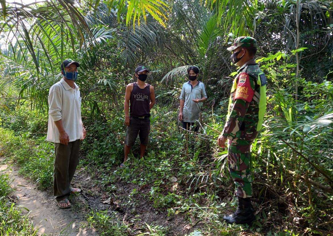 Sertu TH Hutagalung Sosialisasi Karhutla ke Masyarakat
