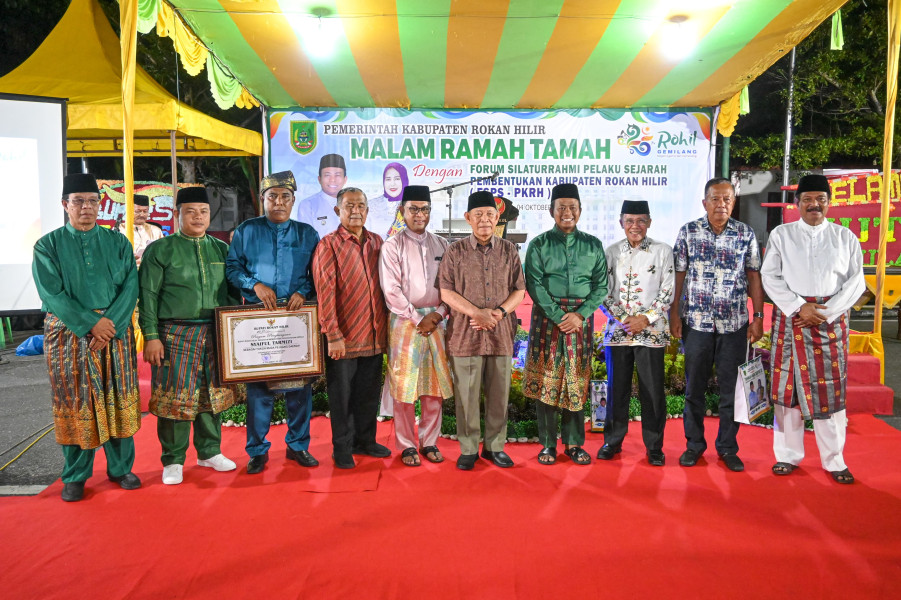Hari Jadi Rohil Ke- 25, Tokoh Demokrasi Terima Piagam Penghargaan