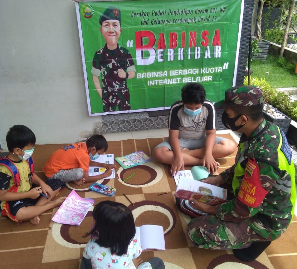 Koptu Heri Kiswanto Lakukan Gerakan Peduli Pendidikan Belajar Daring